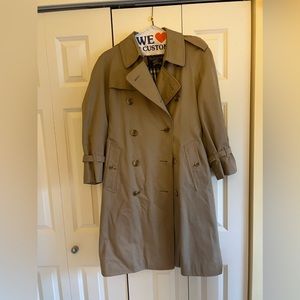 Burberry trench coat size M woman’s